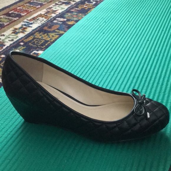 Black Wedge Heels 👠🖤 - Picture 3 of 5